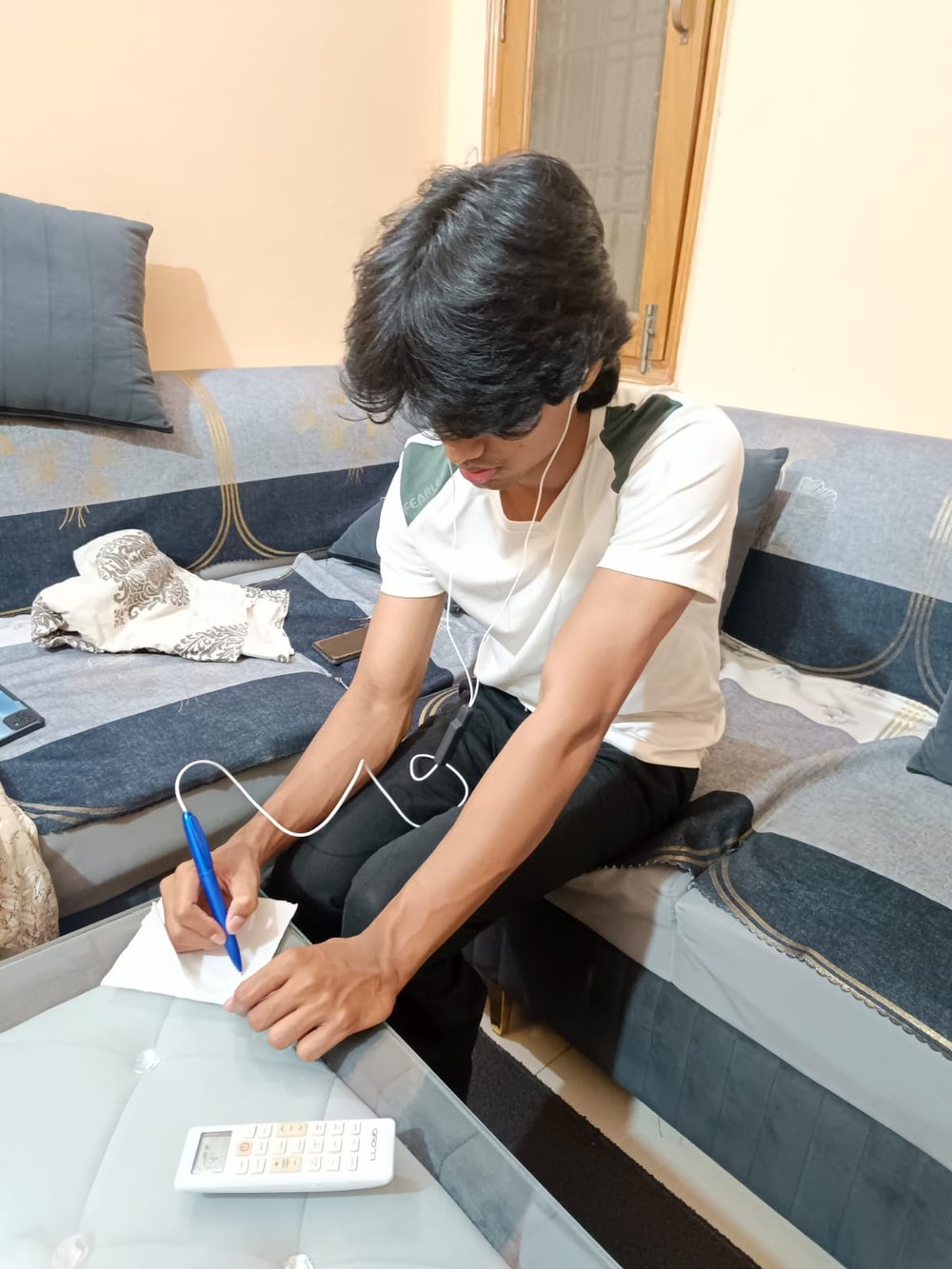 BCA student using BluePen AI in Dwarka Delhi